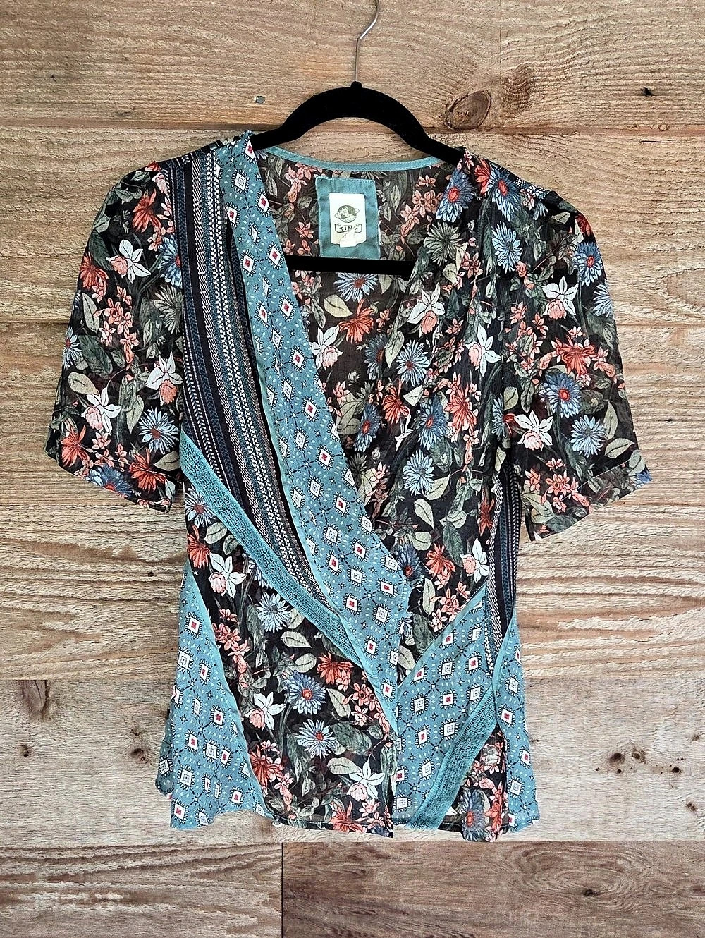 Tiny Floral Short Sleeve Wrap Top in Blue & Black Size XXS Like New